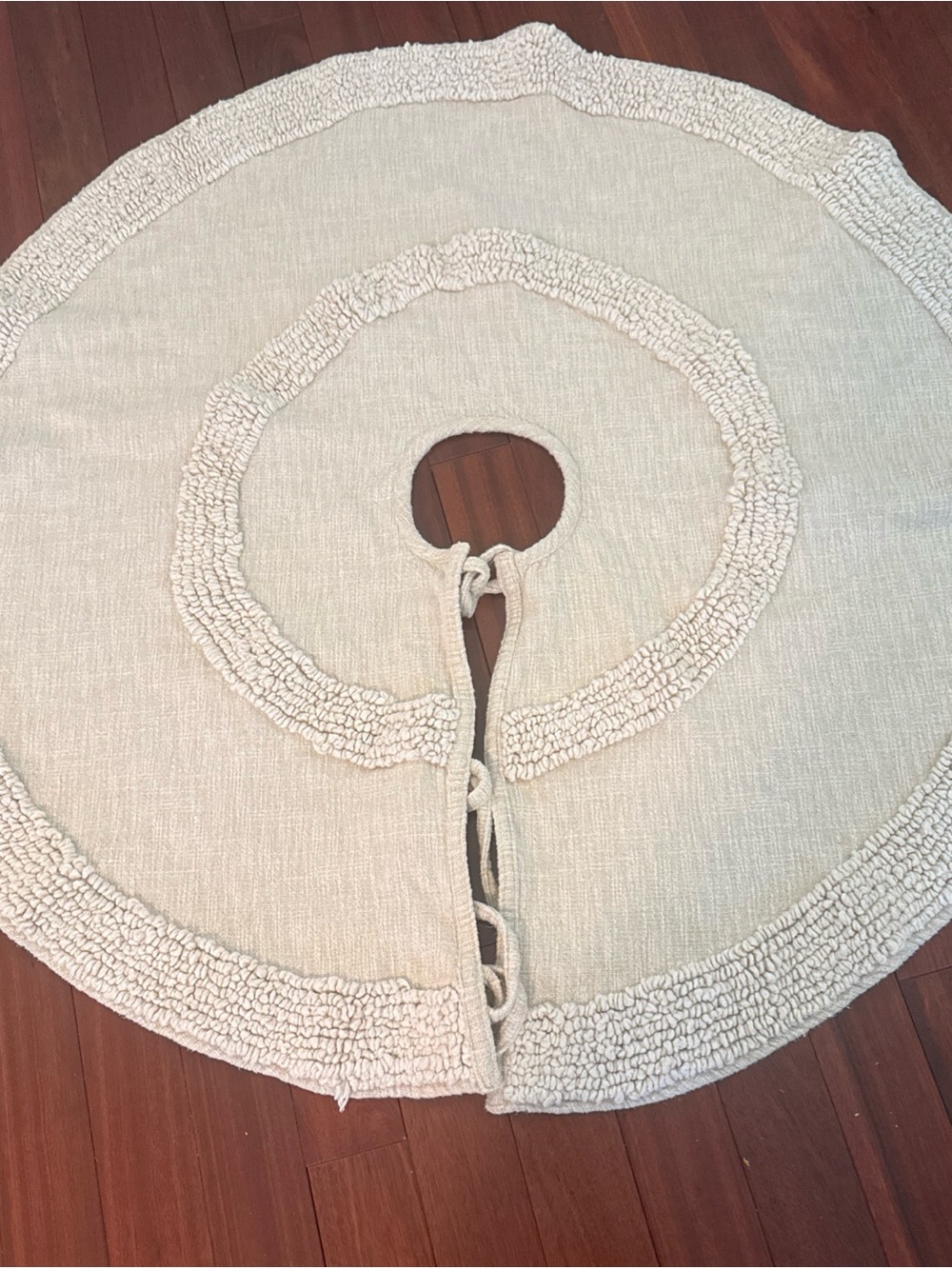 New Shabby Chic Christmas Tree Skirt Cream Neutral Metallic Flecks 46 In NWOT